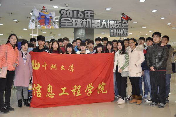 师生现场合影