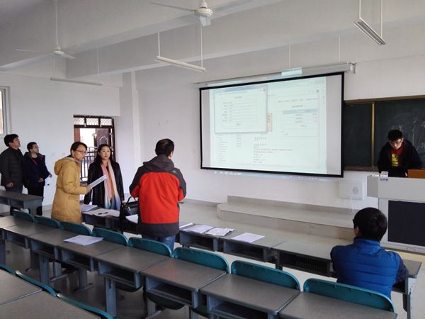 学院领导视察答辩现场