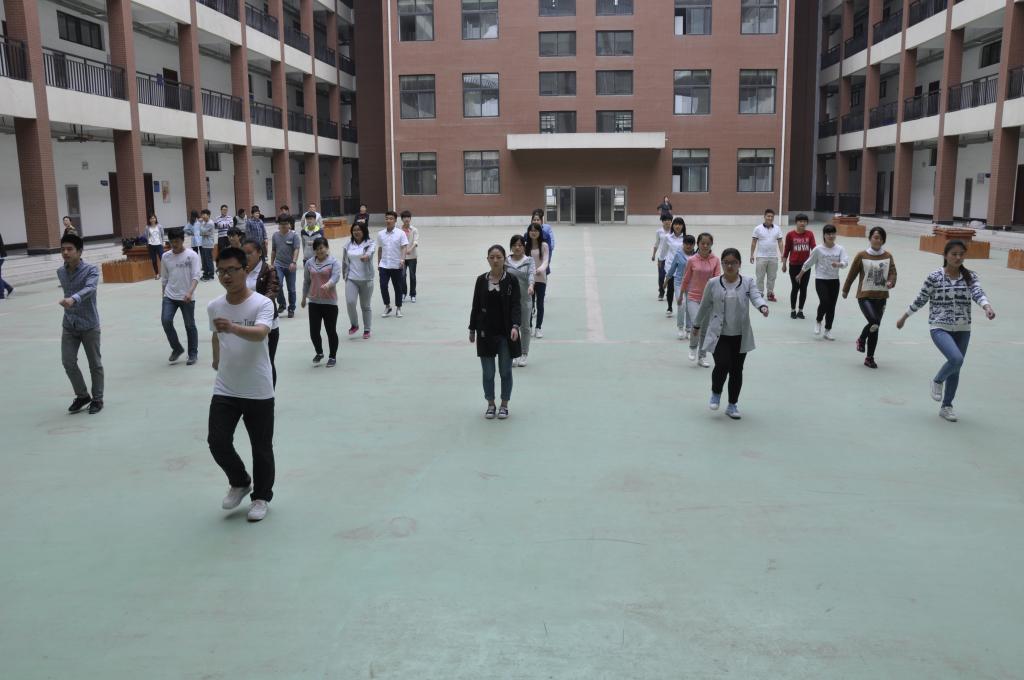 学生代表队在比赛中