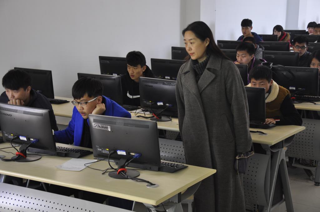 学院领导视察赛场