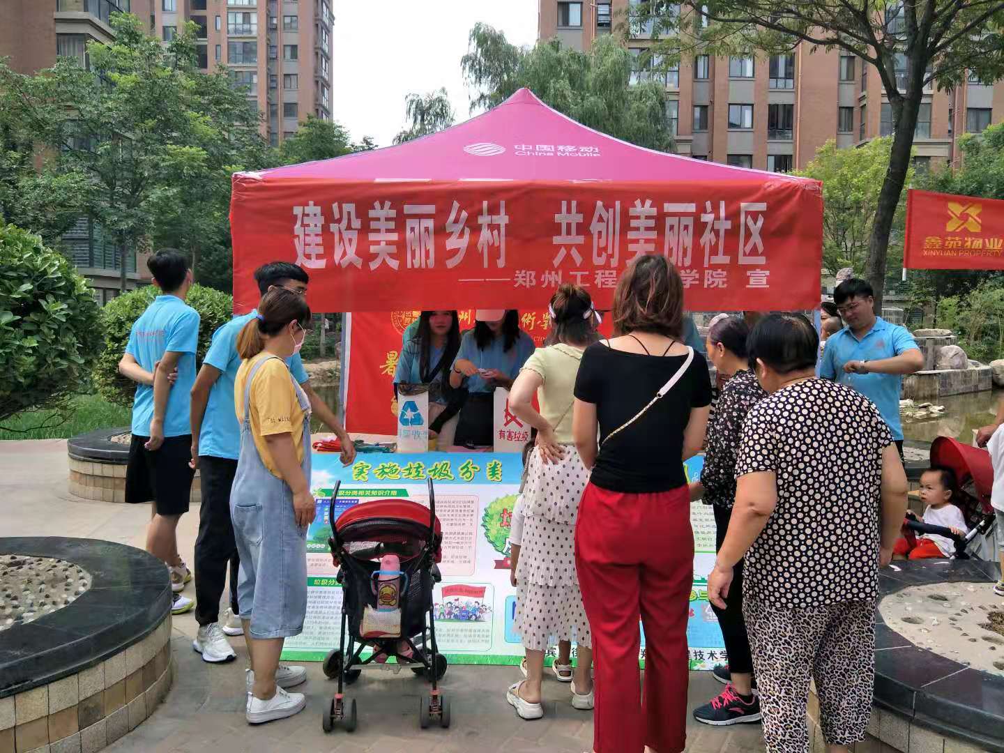 我校志愿者开展宣传活动现场